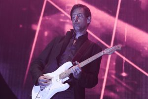 Guitarrista de Radiohead asegura tener "todos los síntomas" del Coronavirus