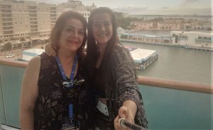 Chilena con problemas respiratorios a bordo de un crucero europeo: "Ojalá alguien nos pueda ayudar a salir de este barco maldito"