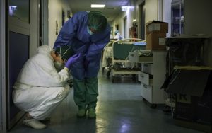 Triste récord en España: 832 fallecidos por coronavirus en las últimas 24 horas