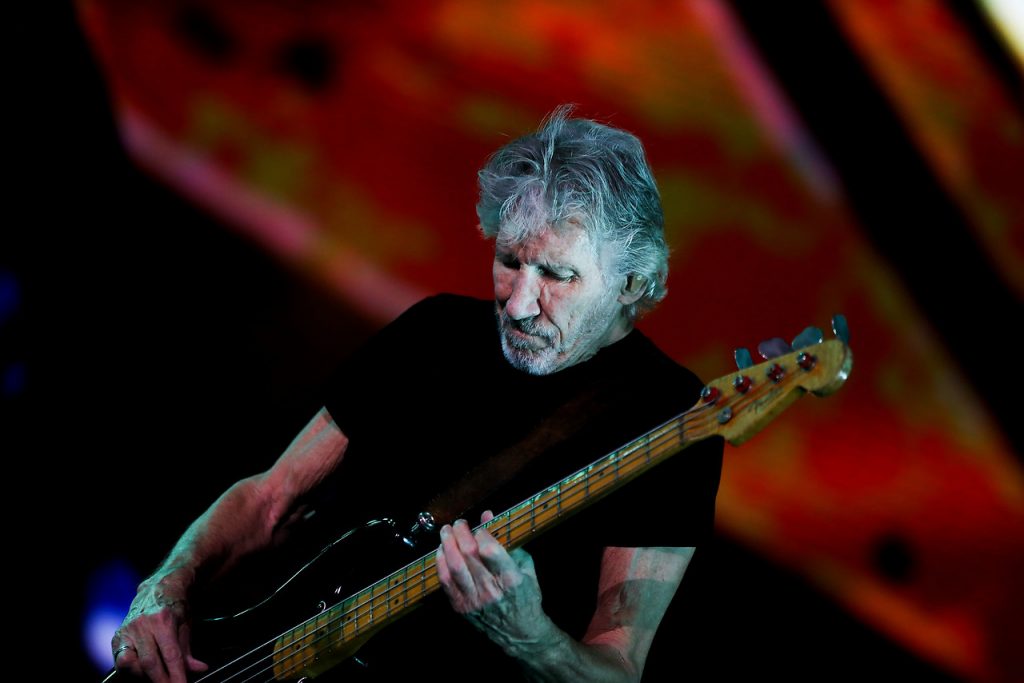 VIDEO| “Puedo olerte Piñera, todas las ratas huelen igual”: el fuerte mensaje de Roger Waters en su canción