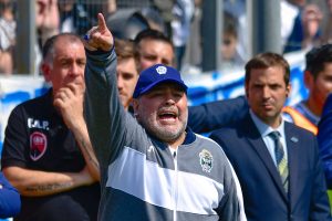 Fútbol argentino se da por finalizado: sin campeón y equipo de Diego Maradona salvado del descenso 'por secretaría'