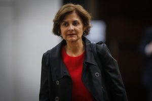 Alcaldesa de María Pinto exige disculpas públicas al gobierno por error en informe epidemiológico
