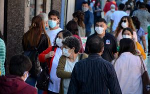 Sociedad Chilena de Epidemiología llama al gobierno a revertir medidas: "El riesgo es elevado y evitable"