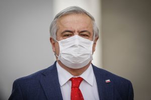 Mañalich cede a presión de clínicas privadas y gobierno autoriza cirugías ambulatorias: Senadores de oposición acusan "amiguismo" y lobby solapado