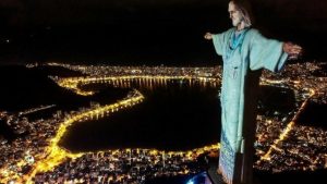 El Cristo Redentor de Brasil tributó a los trabajadores de la salud