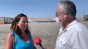 Sorprenden a directora regional del Sernatur tomando sol en la playa de Arica en plena pandemia