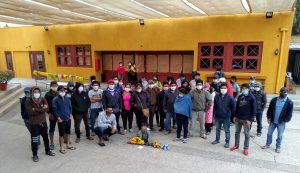 El incierto porvenir de los 65 temporeros bolivianos refugiados en una iglesia en Estación Central