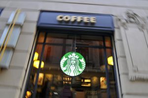 Ley de protección al empleo: Starbucks suspende a 16 trabajadoras embarazadas y con fuero maternal