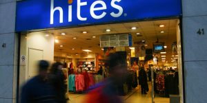 La gran voltereta del retail: Cómo Hites pasó de asegurar el sueldo de sus trabajadores a amenazarlos para que suspendan sus contratos