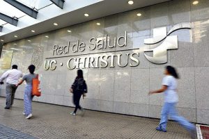 Sindicatos de la 'Red de Salud UC Christus' tachan de "abuso" que la red se acogiera a la ley de "Protección del Empleo"
