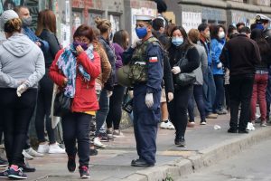 FOTOS| En día más grave del coronavirus: largas filas se registran tras apertura de tiendas Falabella en distintas ciudades