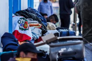 Tras orden del cónsul para desalojar compatriotas en Arica, cientos de peruanos tratarán de cruzar de facto la frontera hacia Tacna
