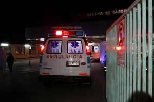 Congestión en Hospital San José por masiva llegada de ambulancias: Alcalde de Colina reporta tiempos de espera entre cinco y ocho horas