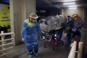 Federación de enfermeros y enfermeras de Chile alertan: Contagios COVID-19 podrían llegar a 40 mil casos diarios