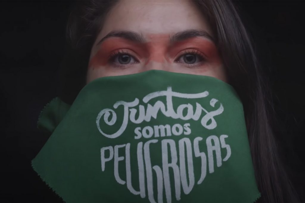 VIDEO| Camila Moreno libera microdocumental de ‘Quememos el reino’