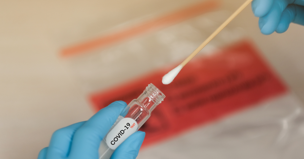 Minsal ordena a 5 laboratorios suspender exámenes PCR por «discordancias en  los resultados»