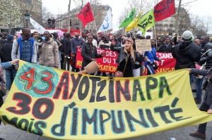 Fiscalía mexicana ordena detener a 46 funcionarios por el caso Ayotzinapa