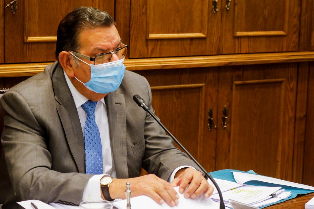 Senador Quinteros pide transparentar prioridades en vacunación contra el COVID-19