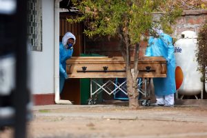 "DEIS se aproxima un poco más a la realidad de la epidemia": Doctor Ugarte sobre casi 9 mil muertes por COVID-19