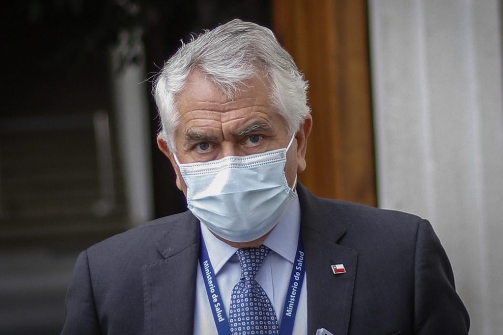 Comisión Chilena de DD.HH. se querella contra ministro Paris por negligencia en la estrategia sanitaria