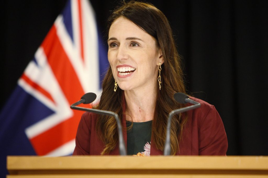Nueva Zelanda aumenta el salario mínimo y sube los impuestos a los más ricos