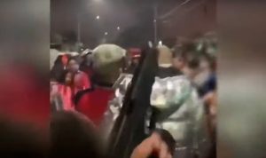 Sin mascarillas, con armas, niños y en plena cuarentena: Polémica grabación de videoclip en La Legua