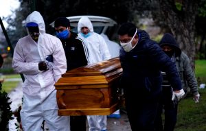 Familia denuncia grave error tras deceso por COVID-19 en Hospital Barros Luco: "Se les había perdido el cadáver"