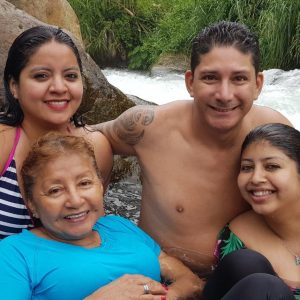 La solitaria muerte de Rosa Chuqui: Un funeral, un celular y 4.700 kilómetros de distancia