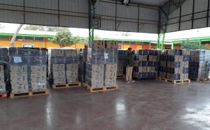 Problemas de logística y gestión: Los tropiezos en la entrega de las cajas de alimentos del gobierno