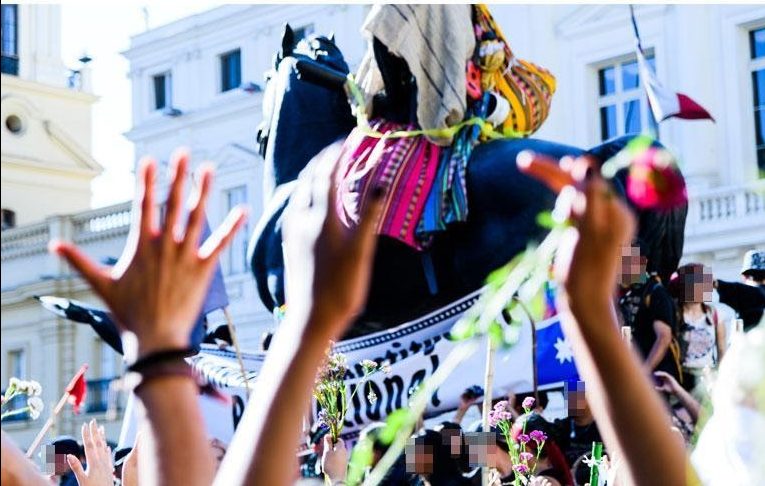«Aún estamos vivos»: Artistas mapuche y adherentes denuncian aumento de despliegue policial y militar desde la pandemia de COVID-19