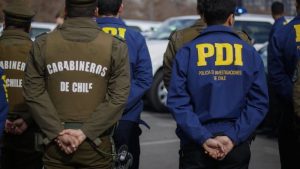 Insólito: Carabineros y PDI se enfrentan a balazos en persecución y delincuentes se escapan