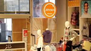 Adiós a Johnson: Cencosud convertirá tiendas en "Paris Express" y cerrará los locales "que no sean absorbidos"