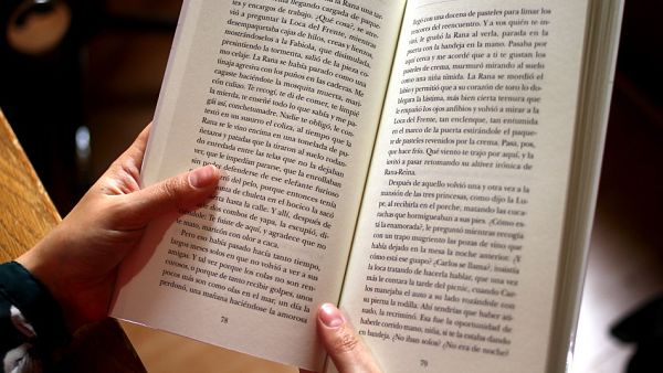Olla común del libro: Escritoras chilenas organizan campaña para saciar el hambre por la lectura