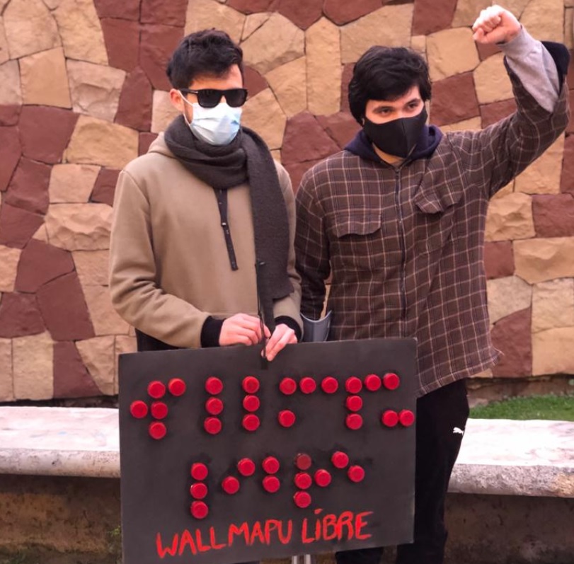VIDEOS| A 10 meses del 18-O: Gustavo Gatica y Carlos Astudillo se manifiestan frente a la Municipalidad de Colina para conmemorar el estallido social