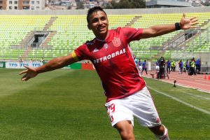 Nicolás Guerra, delantero de la U: "Es excesivo prohibir el contacto al celebrar los goles"