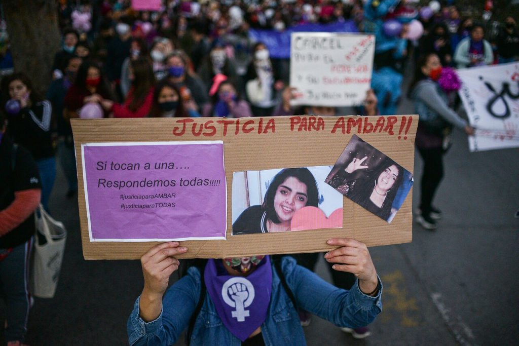 Caso Ámbar: Familias de víctimas de criminales liberados por jueza Donoso exigen justicia ante comisión investigadora