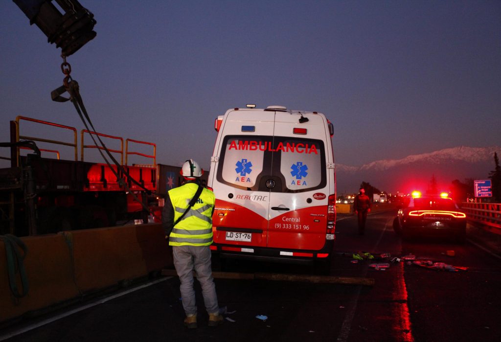 Tragedia en la Autopista del Sol: Pesado camión choca con vehículos livianos y deja cinco fallecidos