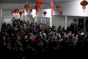 Seremi de Salud clausura Mall Chino tras peligrosa aglomeración en primer día sin cuarentena