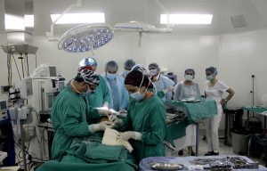 Fiscalía formalizará a médico por dejar tijera quirúrgica dentro de una paciente causándole la muerte