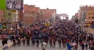 VIDEOS| Bolivianos continúan protestando masivamente en las calles tras nuevo aplazamiento de elecciones presidenciales