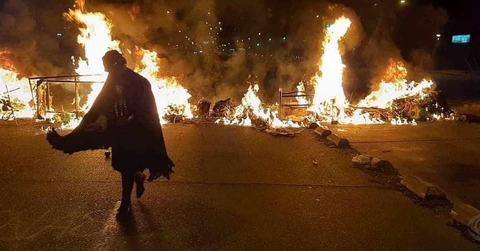 VIDEOS| Violencia racial en La Araucanía desató ola de cacerolazos, protestas y barricadas en varios puntos de Chile