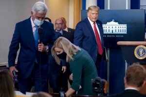 VIDEOS| Trump es evacuado por el servicio secreto en plena conferencia de prensa tras tiroteo afuera de la Casa Blanca