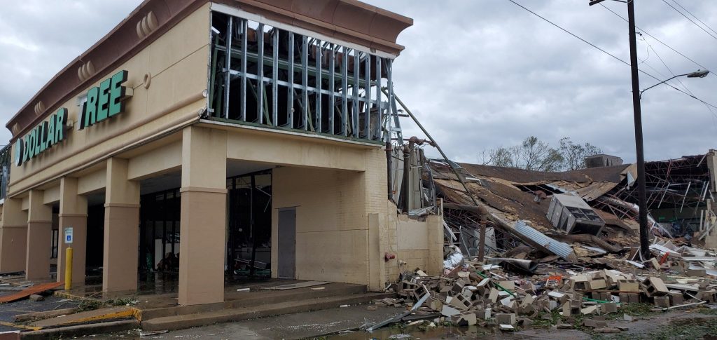 Huracán Laura toca tierra en Luisiana en arrolladora categoría 4 causando grandes niveles de destrucción