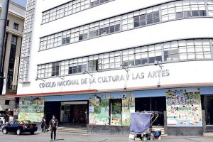 Parlamentarios solicitan a Piñera destinar un 1% del presupuesto para las Artes y Culturas