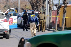 Investigan femicidio: Mujer es hallada muerta en la comuna de La Pintana