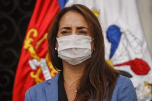 Por "terapias de reconversión": Más de 120 organizaciones feministas y de disidencias sexuales exigen renuncia de Lorena Recabarren