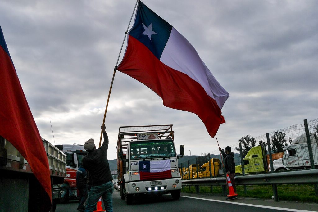 Preocupante anuncio: Dueños de camiones avisan que cortarán el tránsito en tres regiones del país