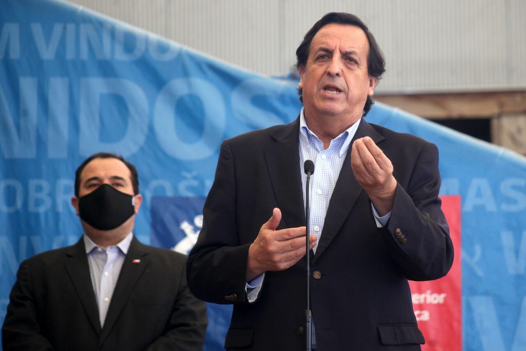 Ministro Víctor Pérez dice que el gobierno está “evaluando” el actuar de Carabineros durante las marchas