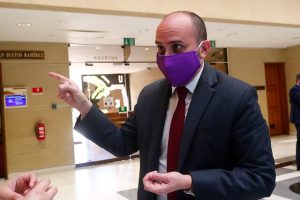 Longton acusa "presiones salvajes" para rechazar líbelo contra jueza Donoso