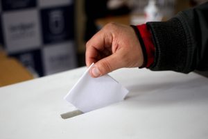Estudiantes piden que se establezca derecho a votar a partir de los 16 años